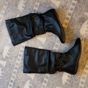 Journee Collection black slouch boots, 9